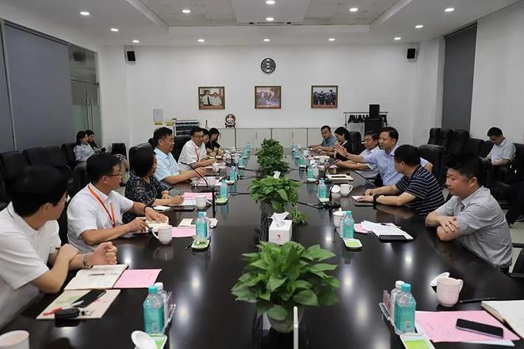 产品生产区,以及集团两个战略合作伙伴红帽子制盖,庞度纸容器生产工厂